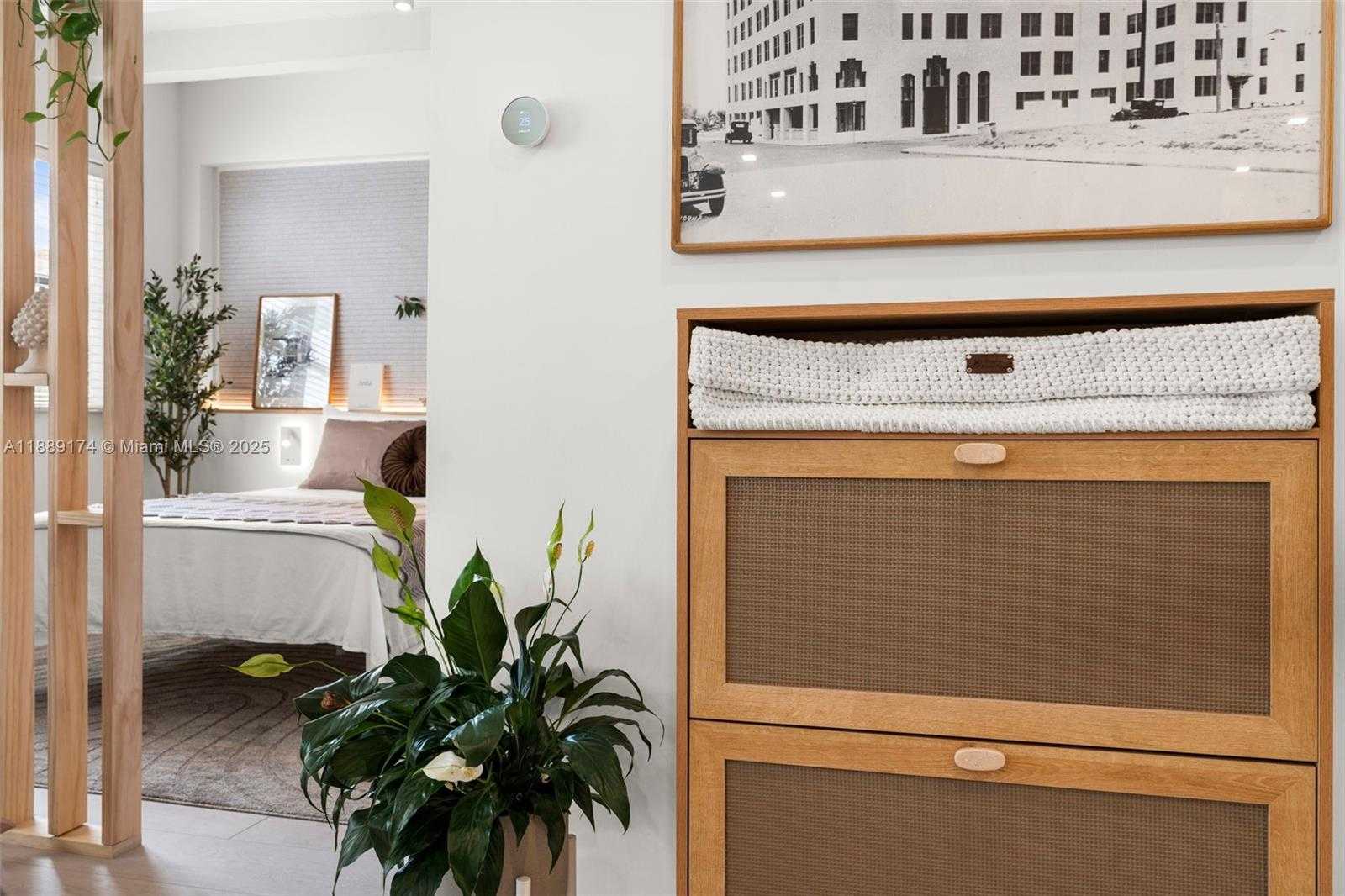 Small Image of 1390 OCEAN DR #202, Miami Beach Number 40