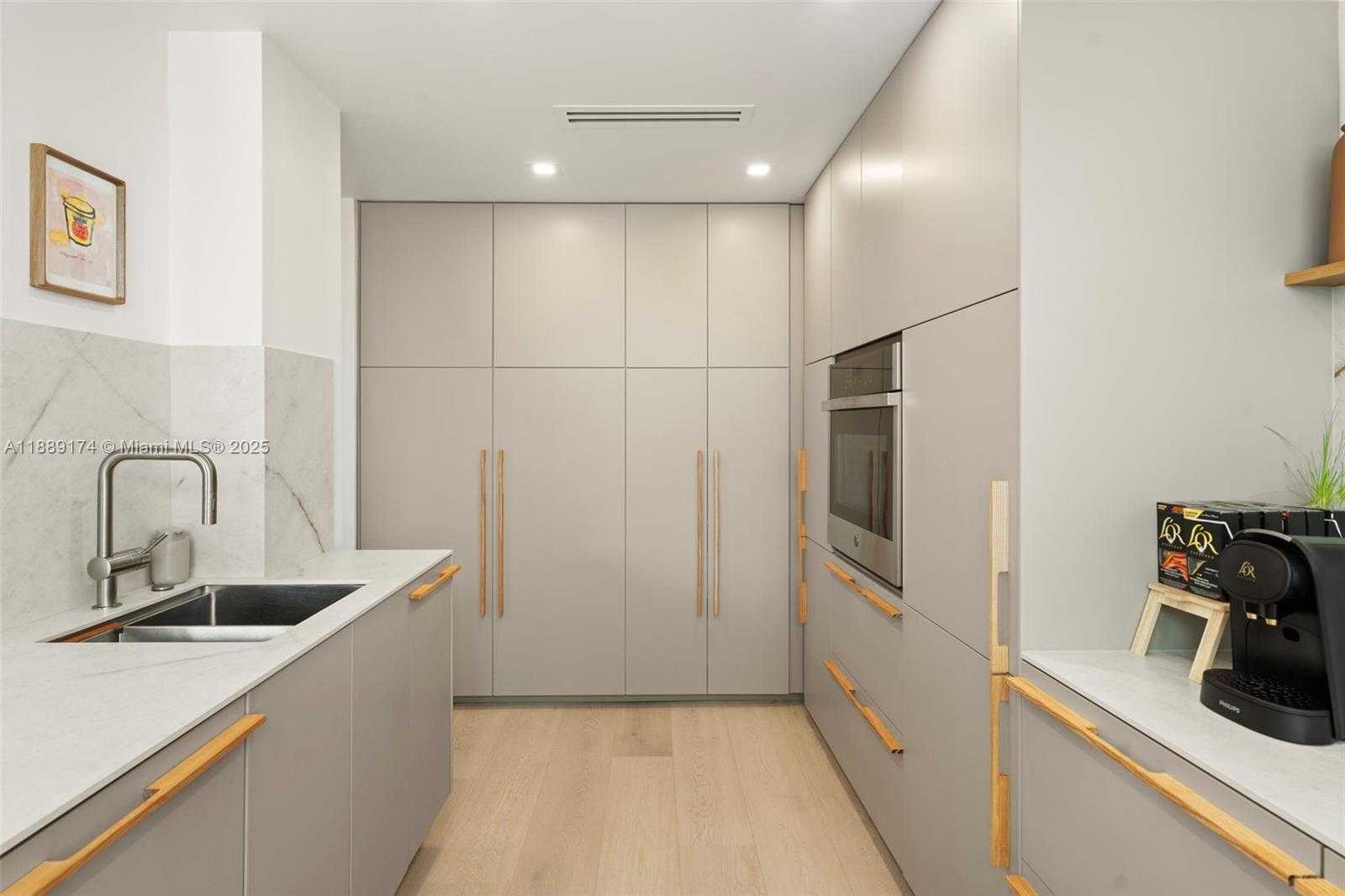 Small Image of 1390 OCEAN DR #202, Miami Beach Number 9