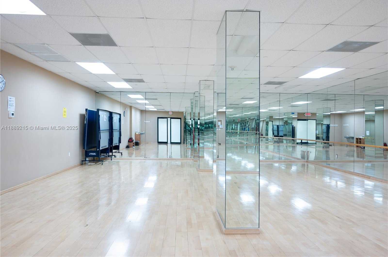 Small Image of 3 GROVE ISLE DR #C308, Miami Number 46