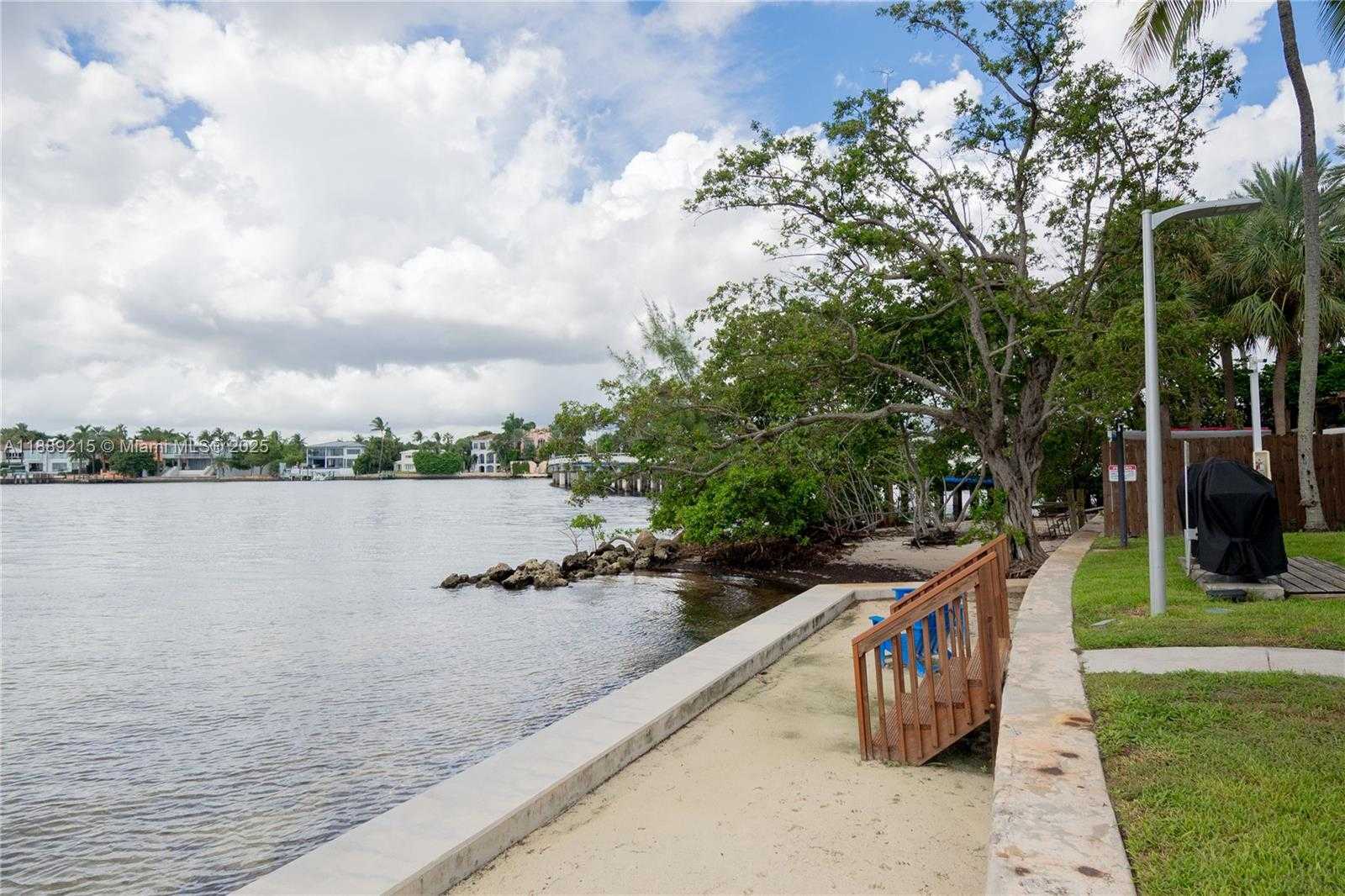 Small Image of 3 GROVE ISLE DR #C308, Miami Number 49