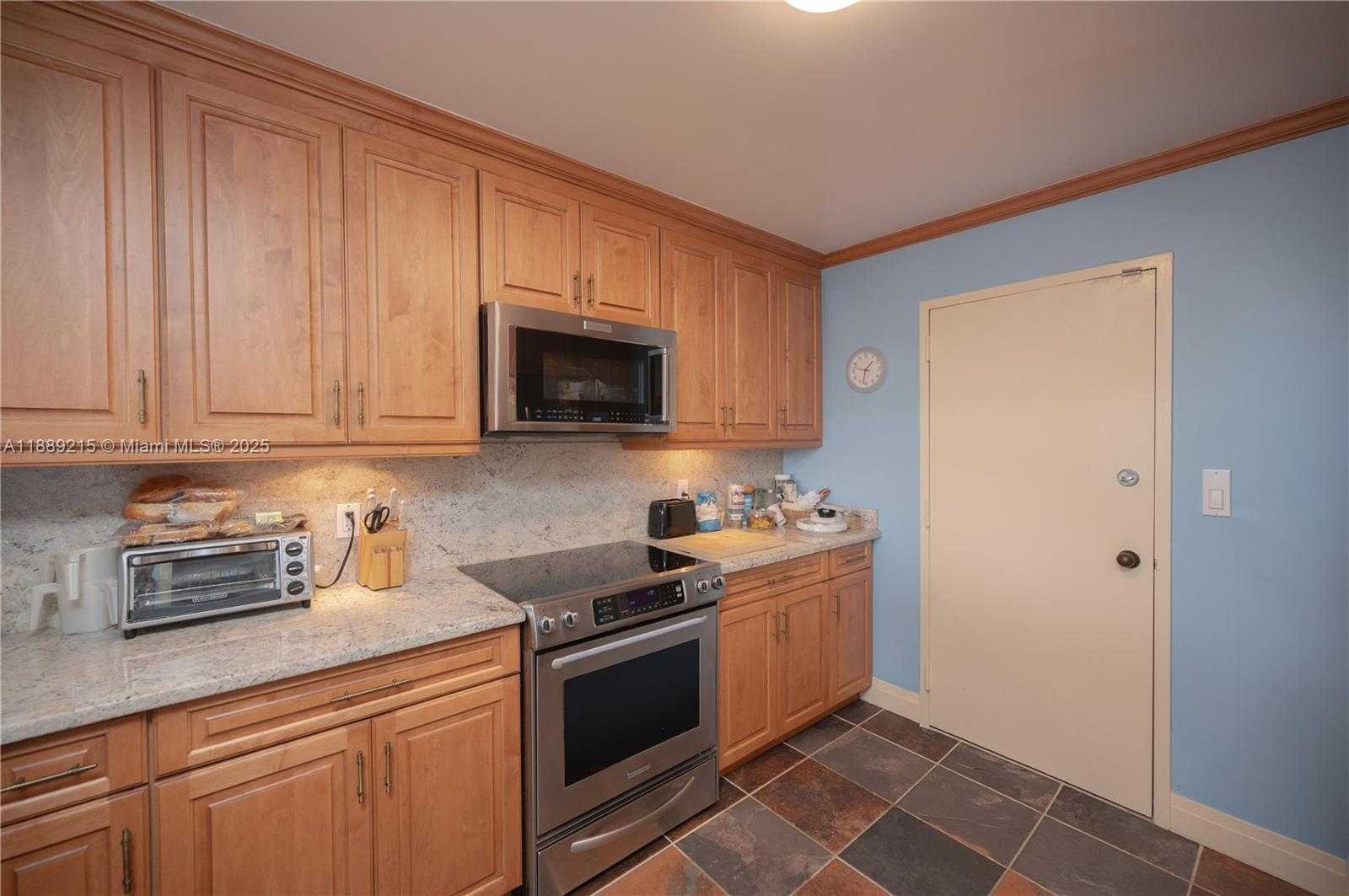 Small Image of 3 GROVE ISLE DR #C308, Miami Number 6