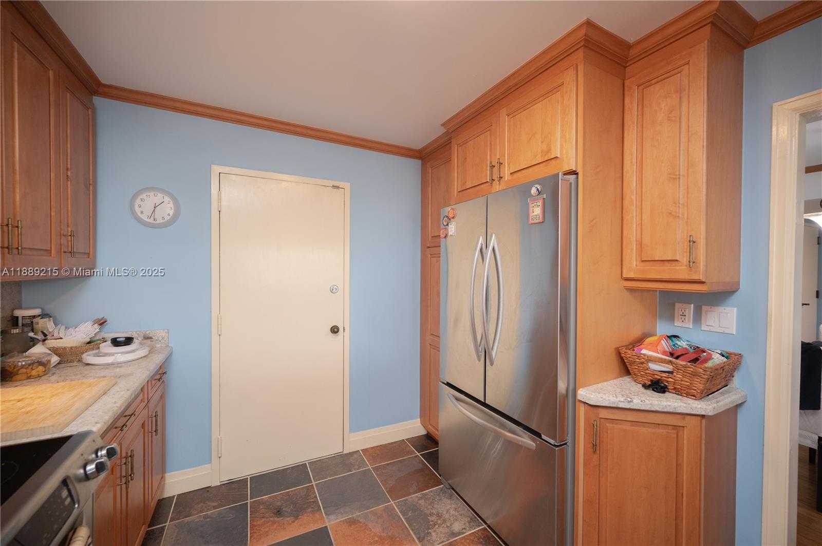 Small Image of 3 GROVE ISLE DR #C308, Miami Number 7