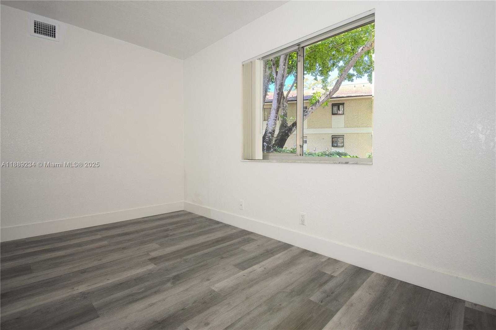 Small Image of 301 GARDENS DR #102, Pompano Beach Number 10