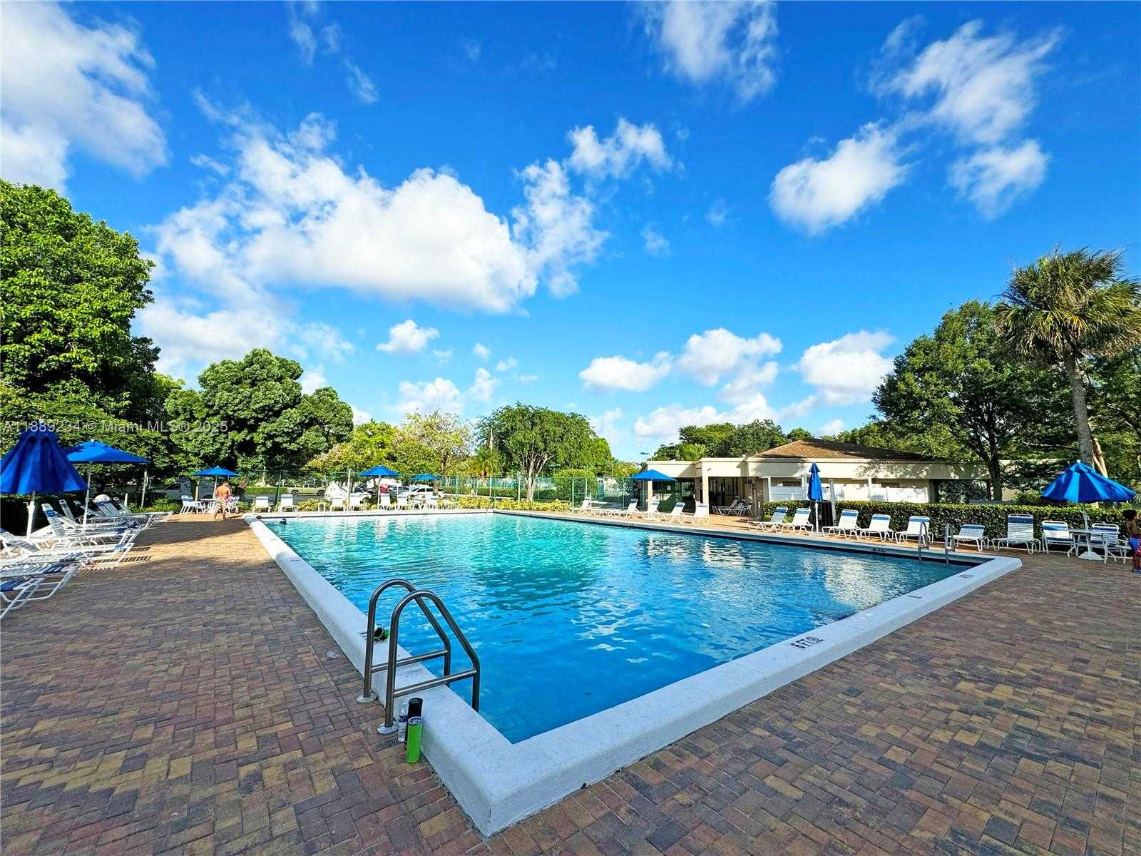 Small Image of 301 GARDENS DR #102, Pompano Beach Number 17