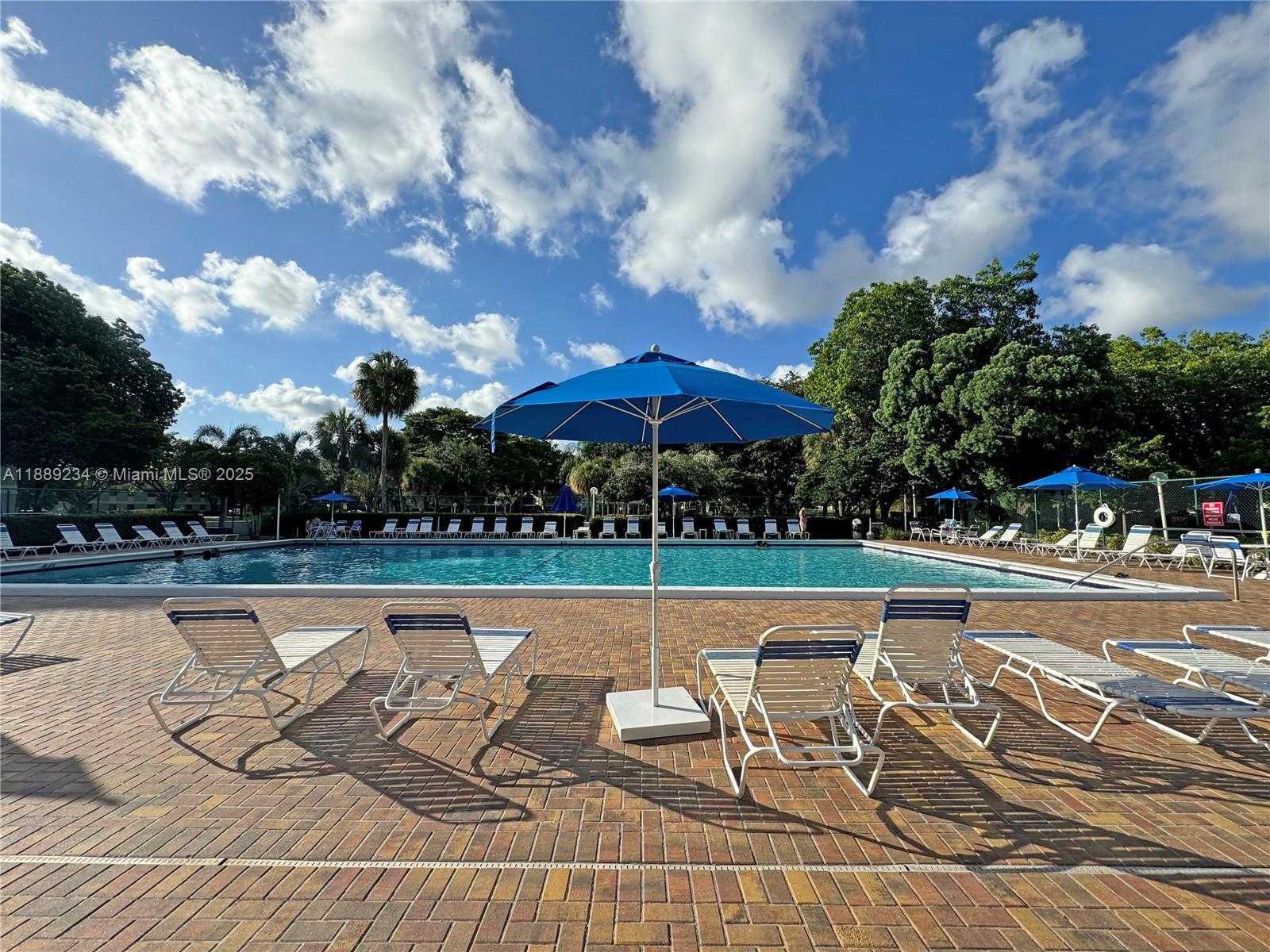 Small Image of 301 GARDENS DR #102, Pompano Beach Number 19