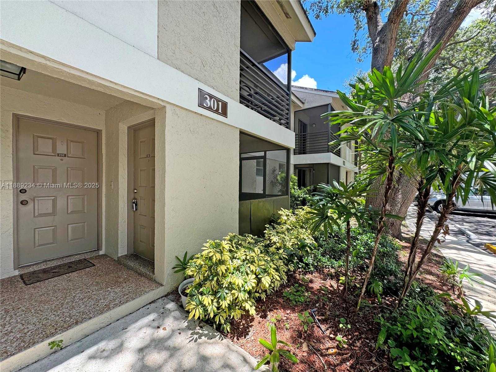Small Image of 301 GARDENS DR #102, Pompano Beach Number 2
