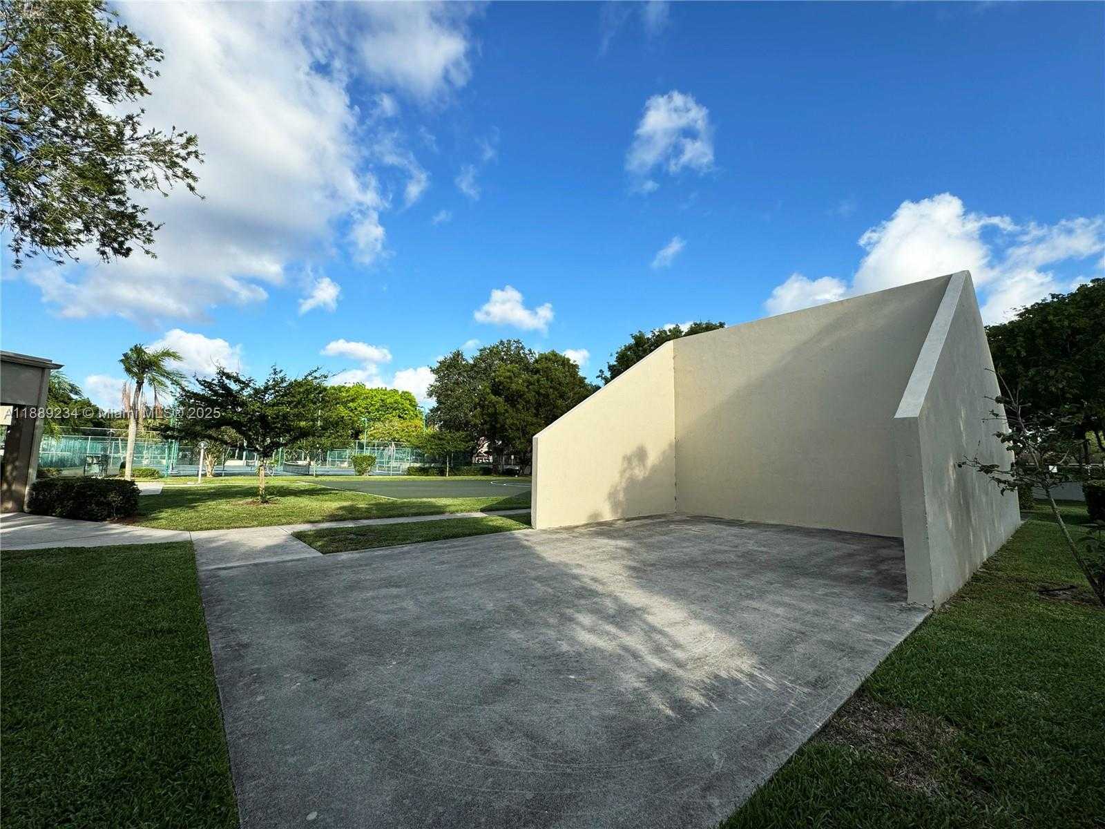 Small Image of 301 GARDENS DR #102, Pompano Beach Number 25