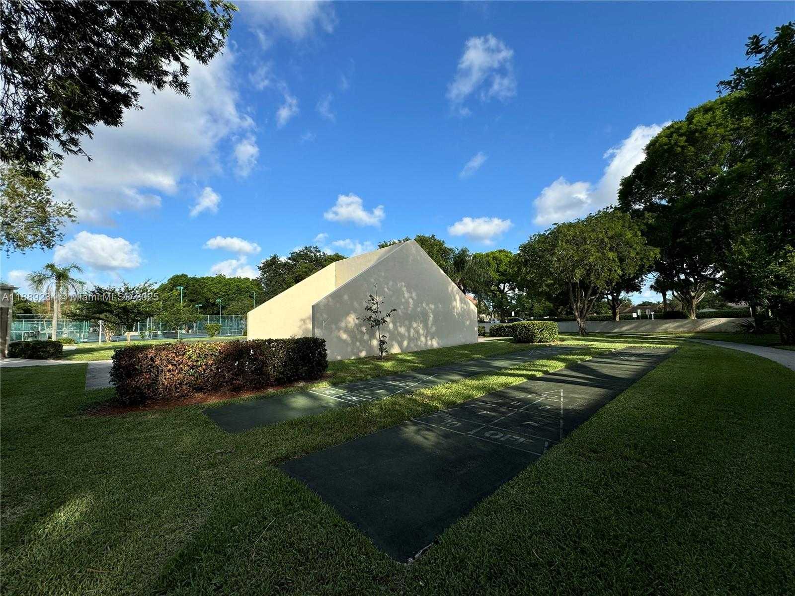 Small Image of 301 GARDENS DR #102, Pompano Beach Number 26