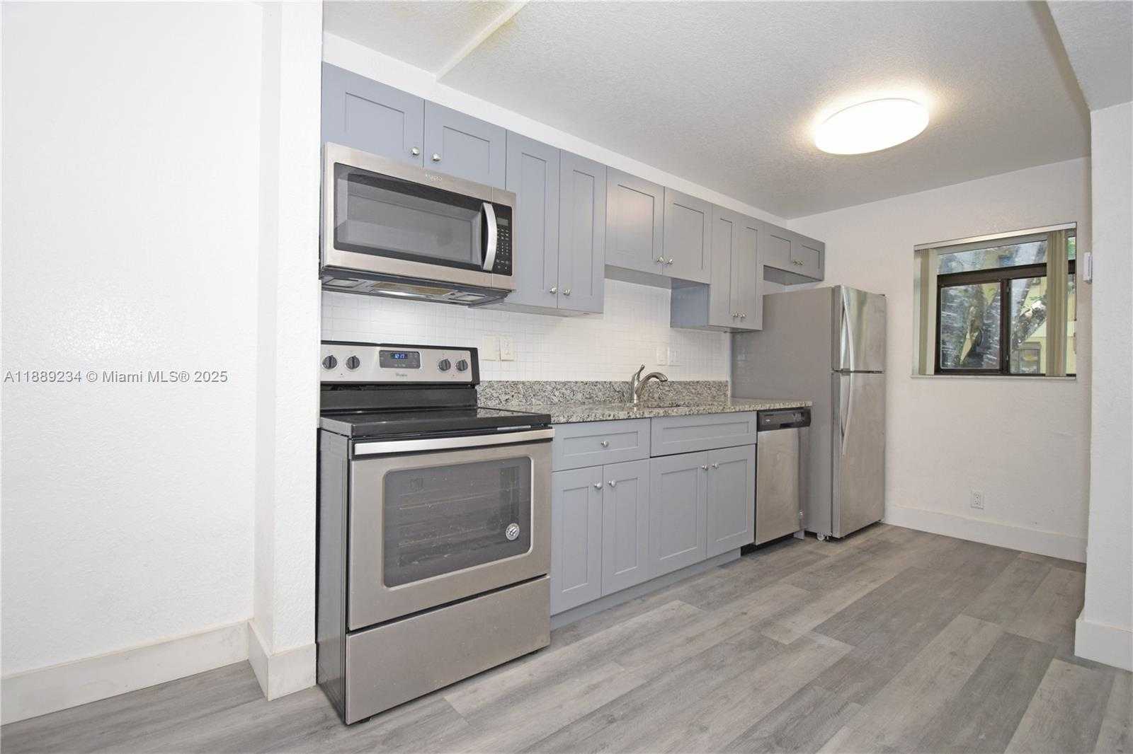 Small Image of 301 GARDENS DR #102, Pompano Beach Number 3