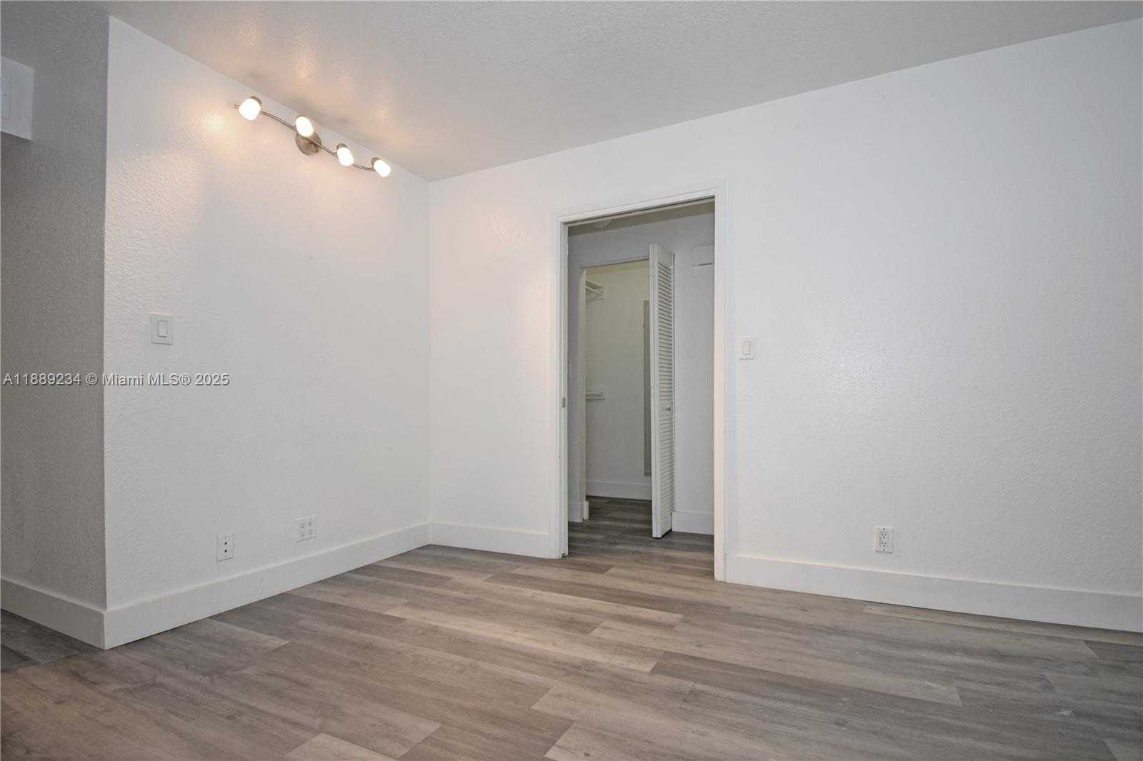 Small Image of 301 GARDENS DR #102, Pompano Beach Number 8