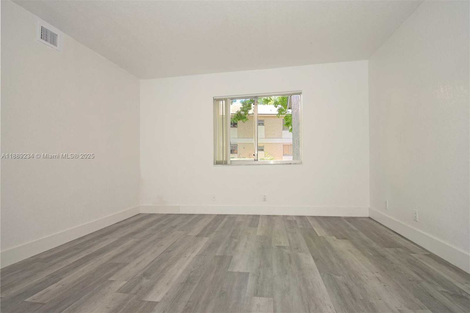 Small Image of 301 GARDENS DR #102, Pompano Beach Number 9