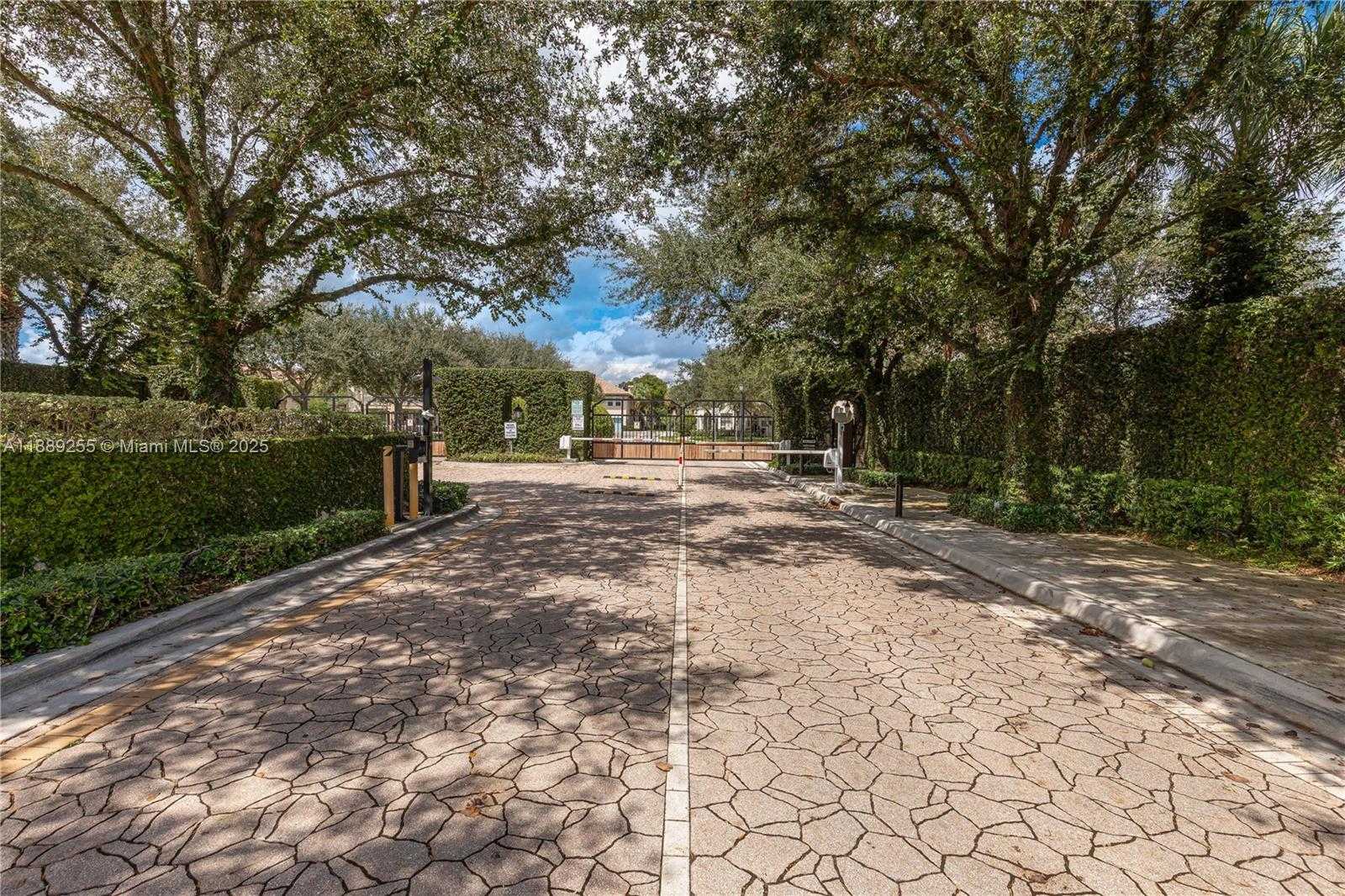 Small Image of 4064 CASCADA CIR, Cooper City Number 35