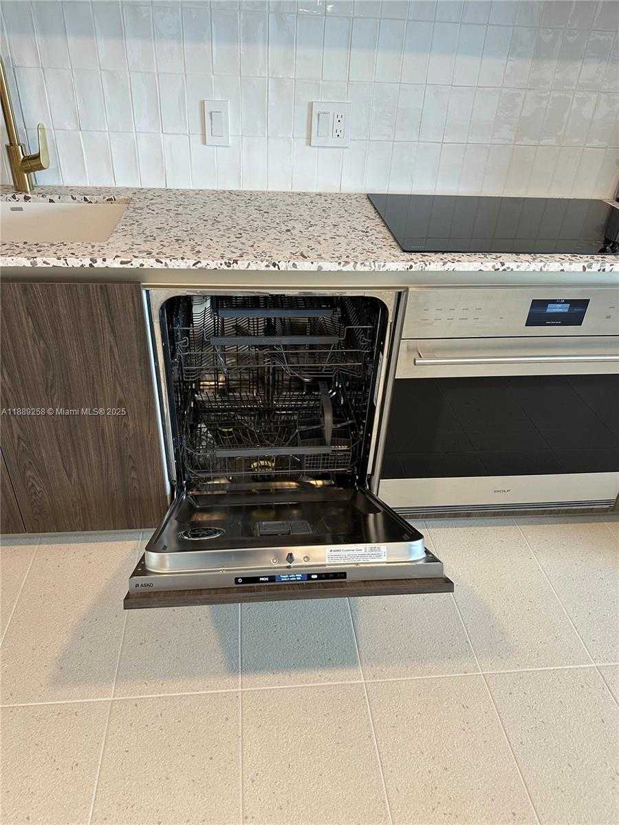 Small Image of 159 NORTH EAST 6TH ST #5013, Miami Number 8