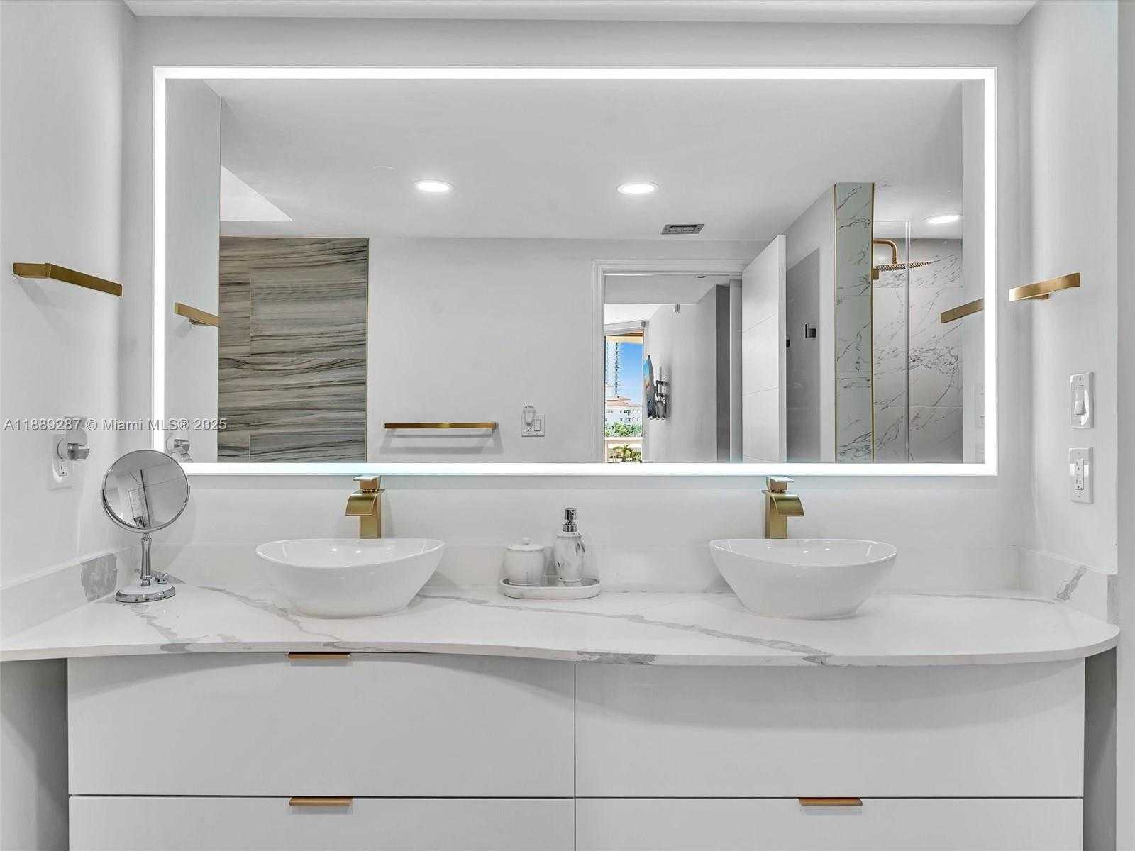 Small Image of 20191 EAST COUNTRY CLUB DR #511, Aventura Number 51