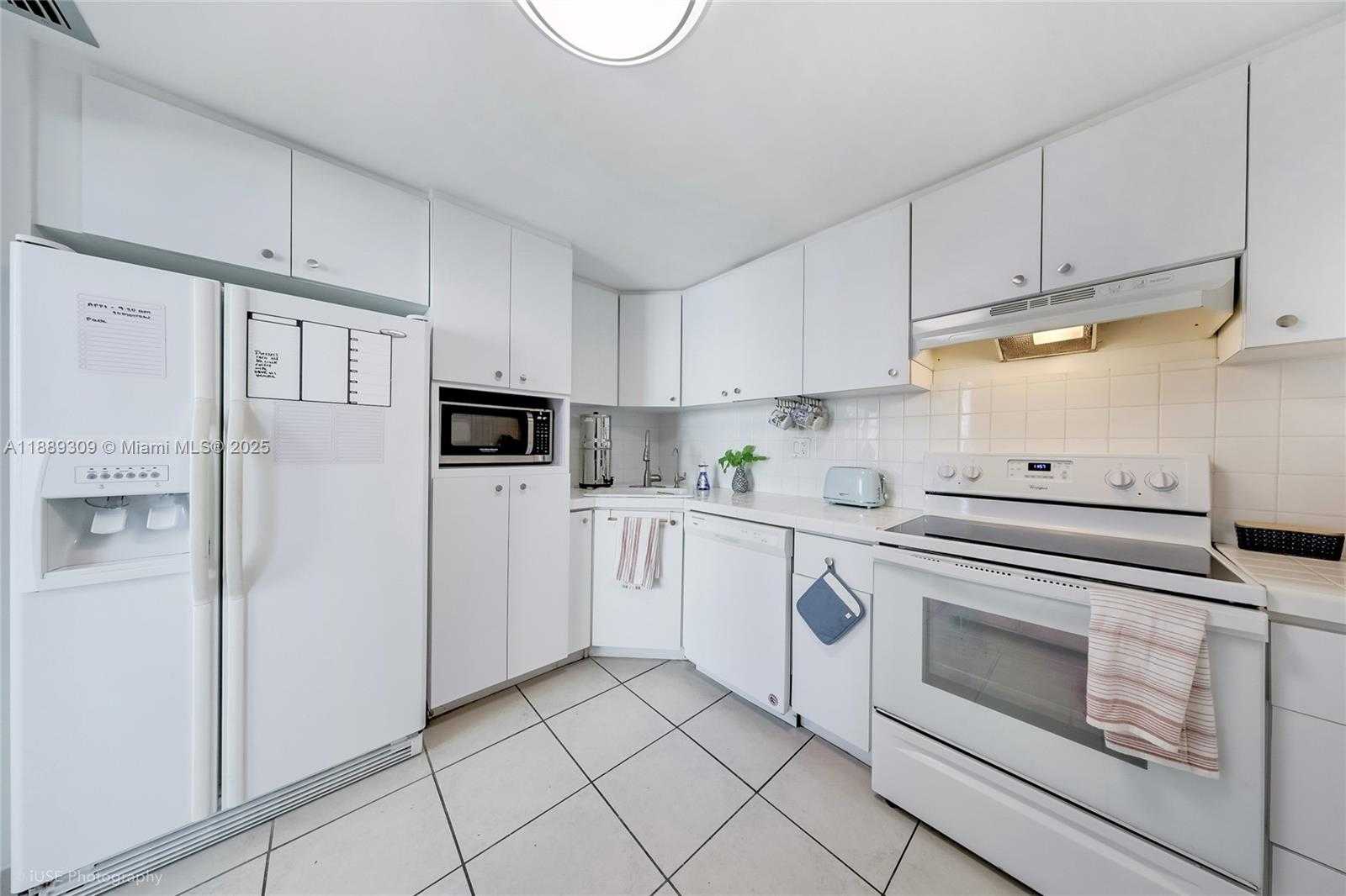 Small Image of 5601 COLLINS AVE #1001, Miami Beach Number 15