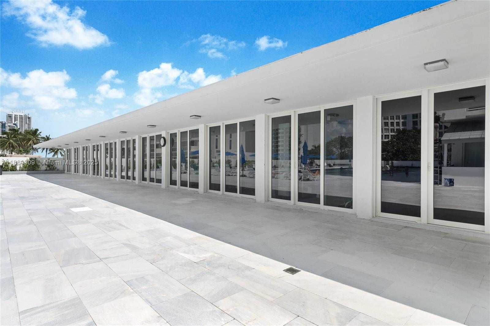 Small Image of 5601 COLLINS AVE #1001, Miami Beach Number 31