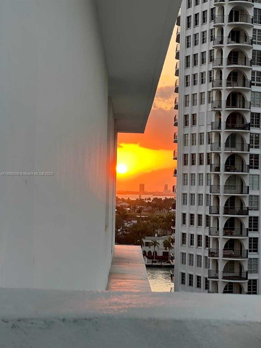 Small Image of 5601 COLLINS AVE #1001, Miami Beach Number 8