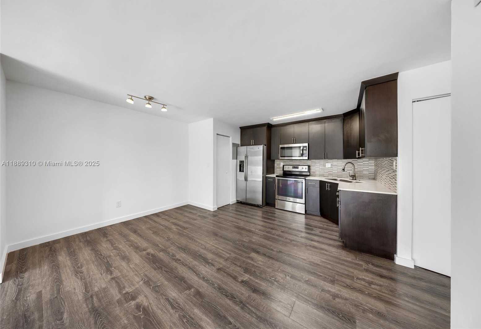 Small Image of 4480 NORTH WEST 79TH AVE #2G, Doral Number 3