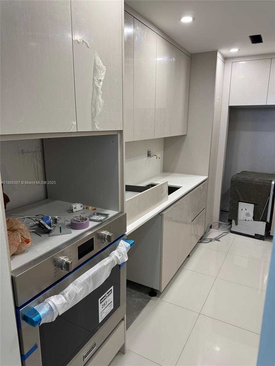 Small Image of 3001 SOUTH OCEAN DR #511, Hollywood Number 2