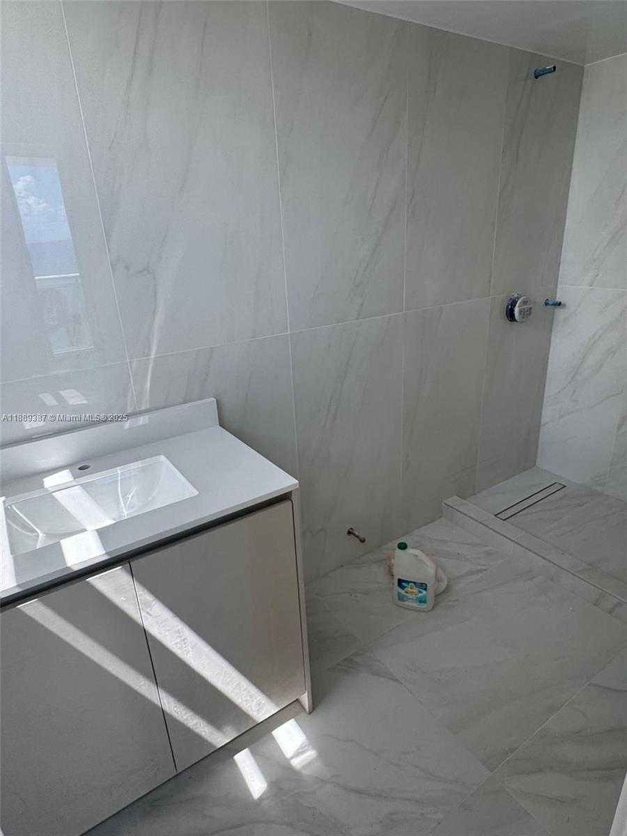 Small Image of 3001 SOUTH OCEAN DR #511, Hollywood Number 7