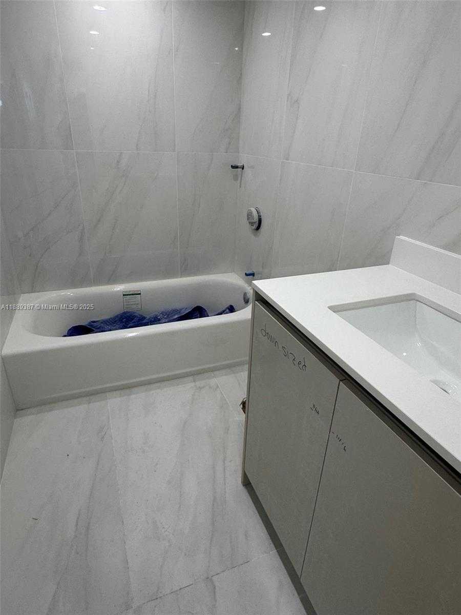 Small Image of 3001 SOUTH OCEAN DR #511, Hollywood Number 8