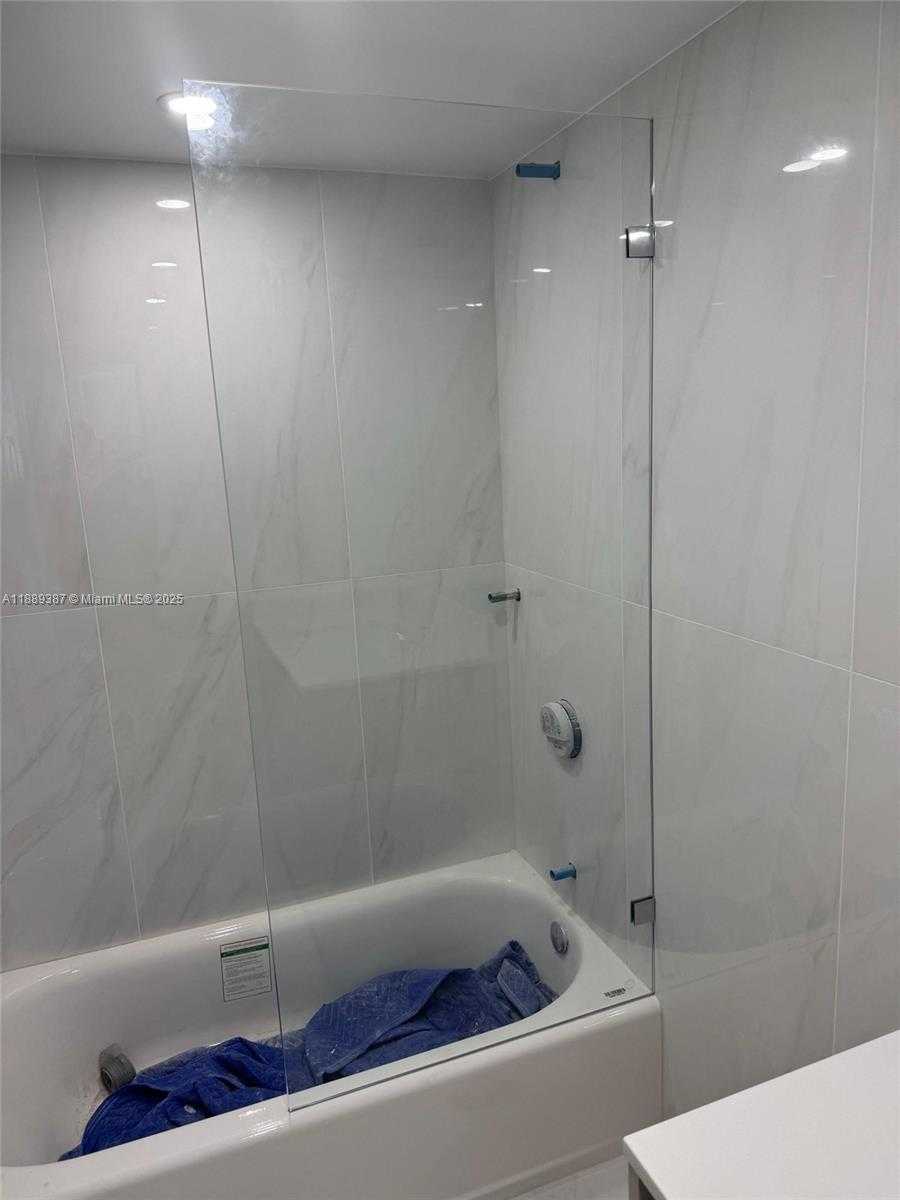 Small Image of 3001 SOUTH OCEAN DR #511, Hollywood Number 9