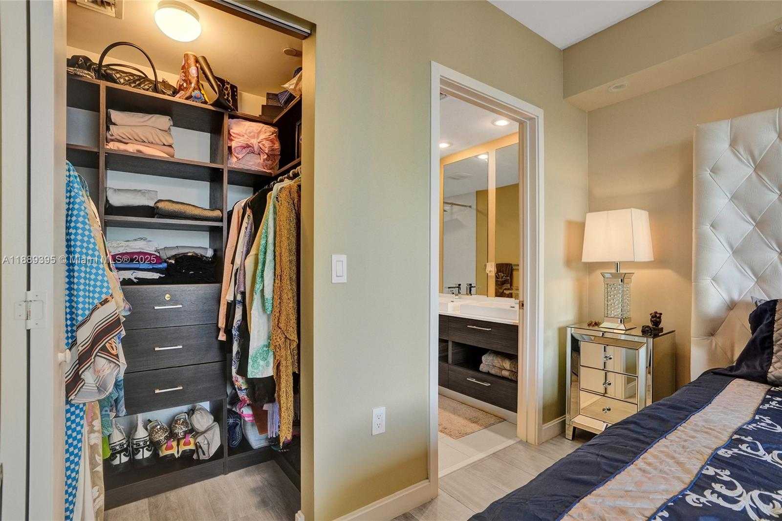 Small Image of 55 SOUTH WEST 9TH ST #2201, Miami Number 17
