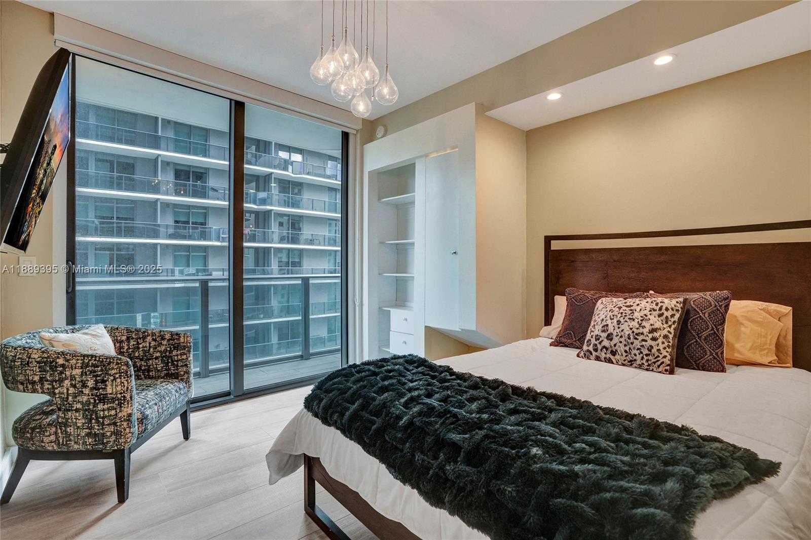 Small Image of 55 SOUTH WEST 9TH ST #2201, Miami Number 21
