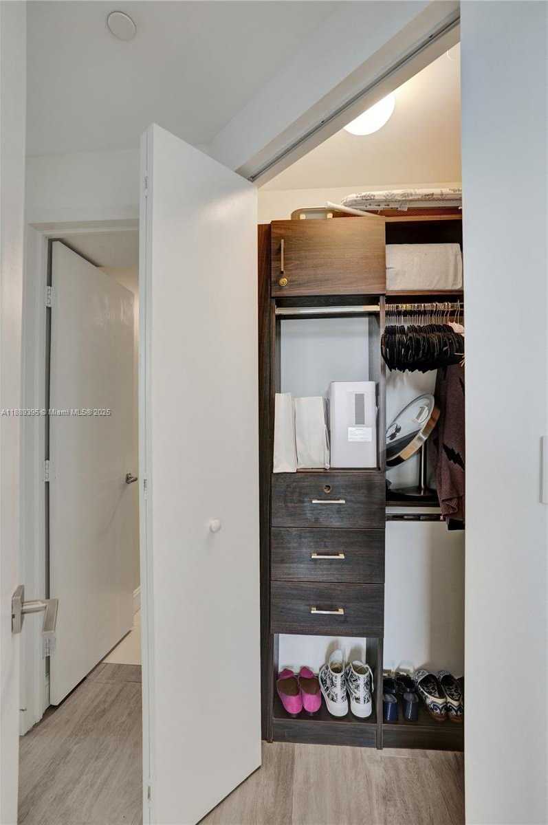 Small Image of 55 SOUTH WEST 9TH ST #2201, Miami Number 41