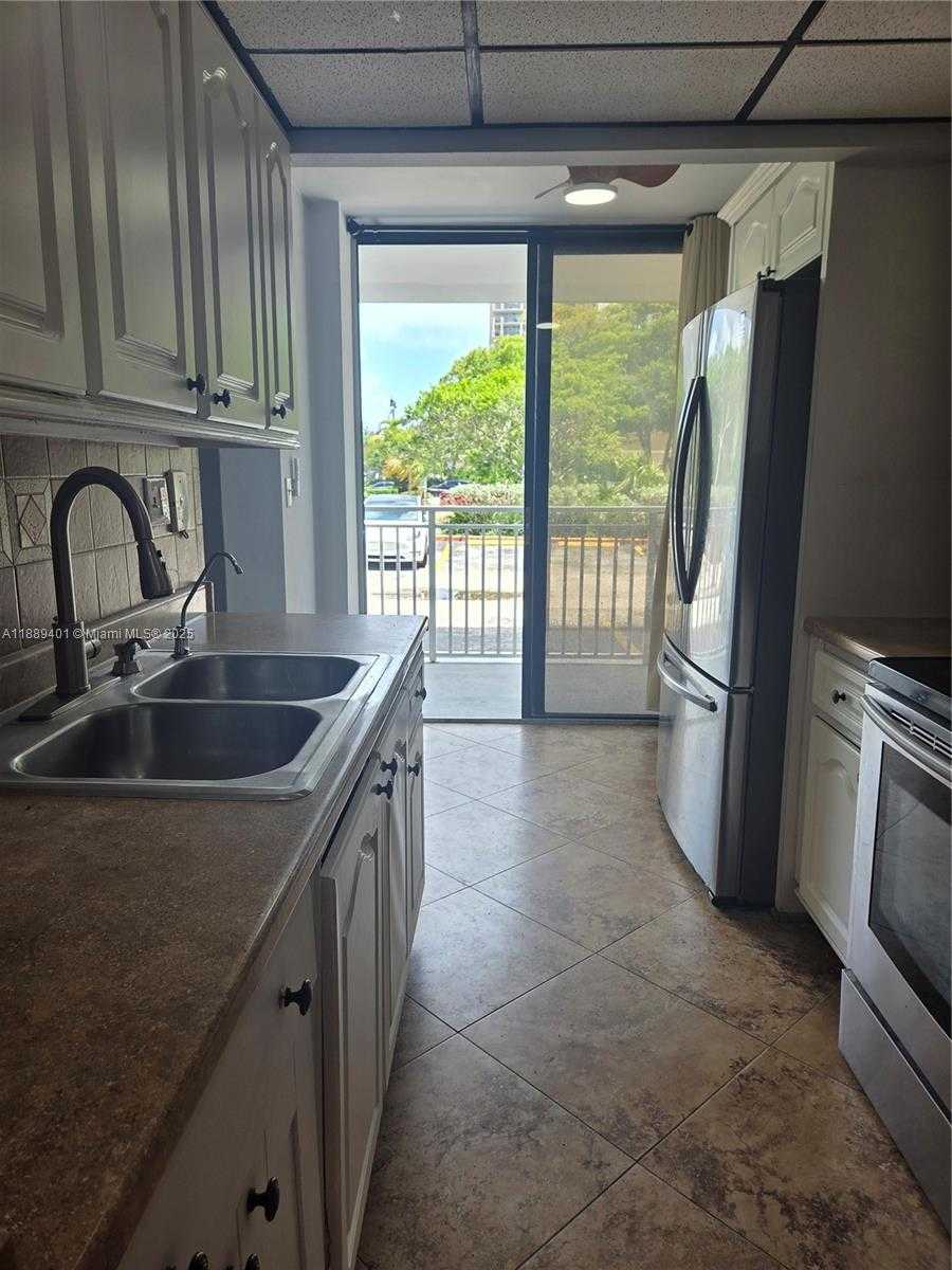 Small Image of 210 174 #L18, Sunny Isles Beach Number 12