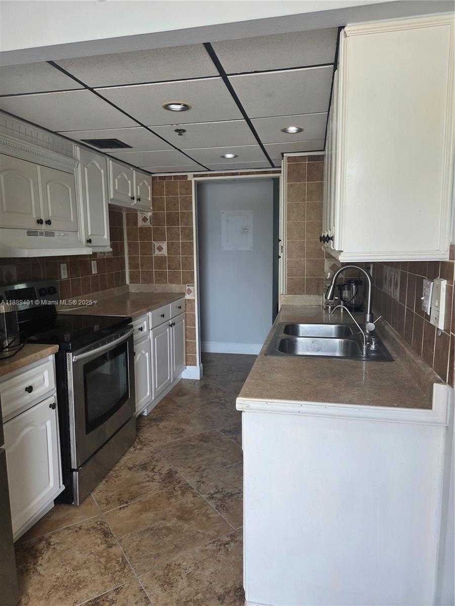 Small Image of 210 174 #L18, Sunny Isles Beach Number 14
