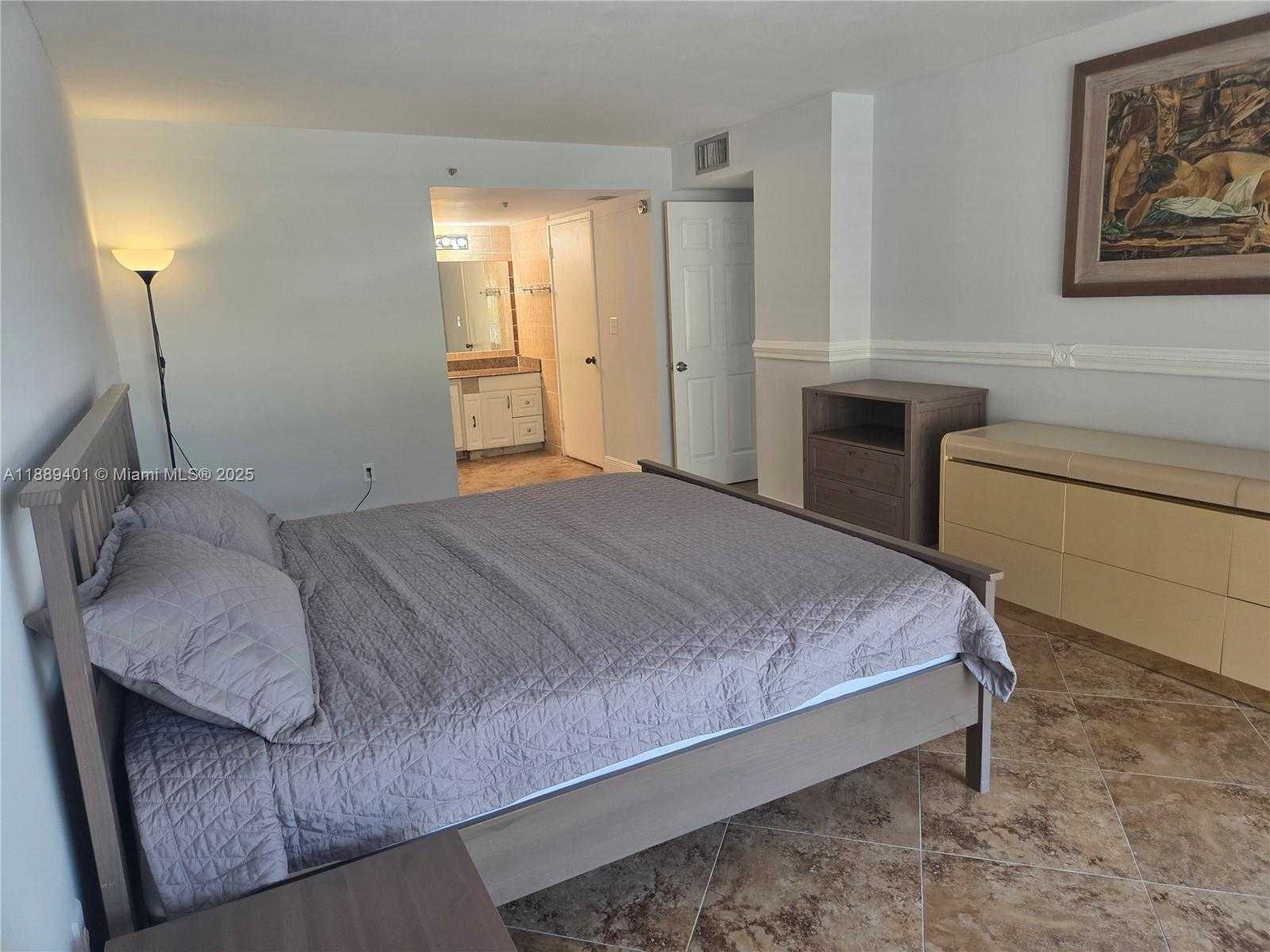Small Image of 210 174 #L18, Sunny Isles Beach Number 24