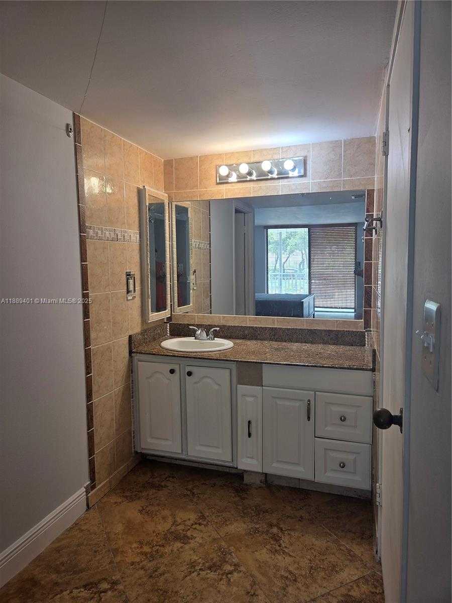 Small Image of 210 174 #L18, Sunny Isles Beach Number 26