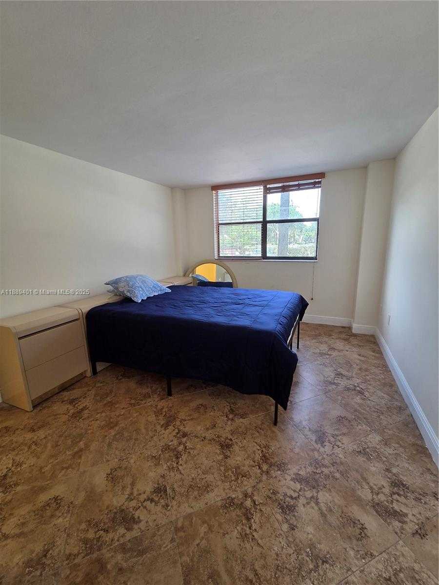 Small Image of 210 174 #L18, Sunny Isles Beach Number 34