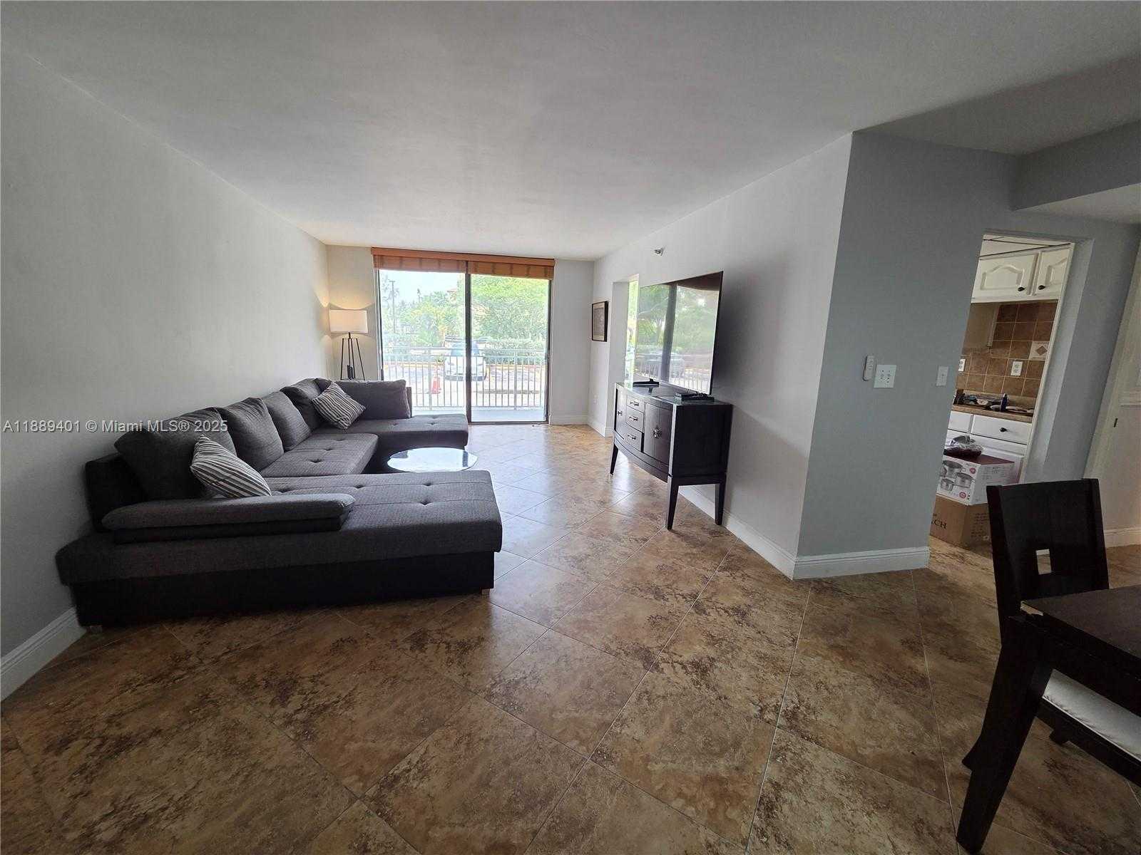 Small Image of 210 174 #L18, Sunny Isles Beach Number 4