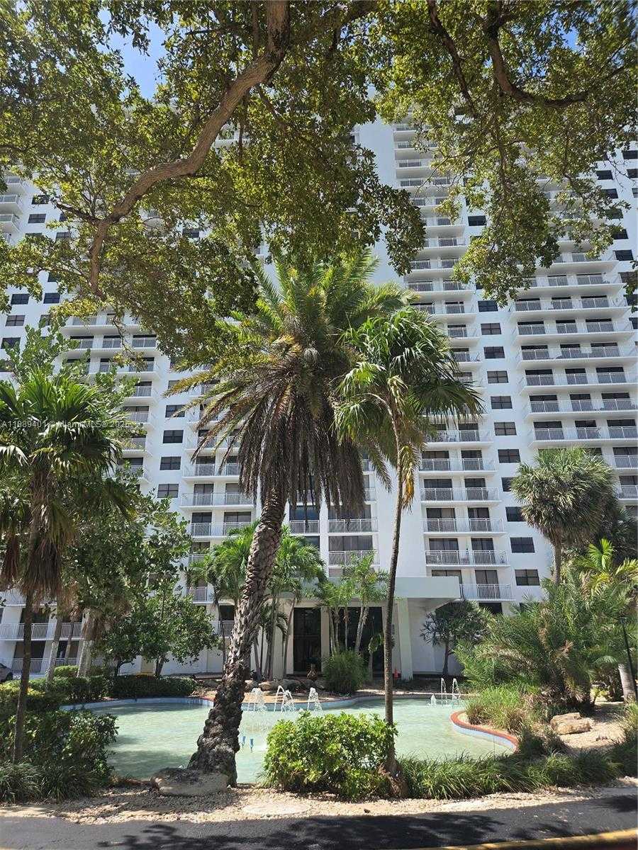Small Image of 210 174 #L18, Sunny Isles Beach Number 40