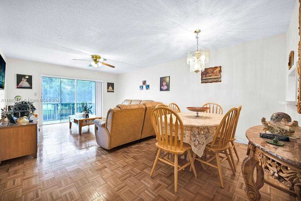 Small Image of 4800 HILLCREST LN #210, Hollywood Number 10