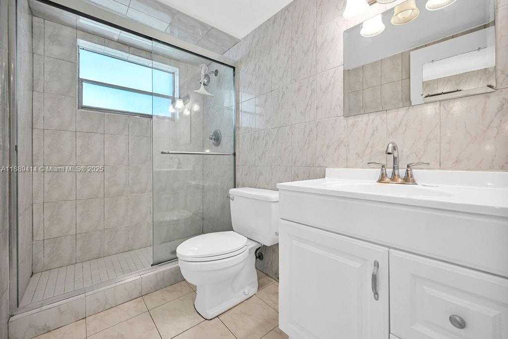 Small Image of 4800 HILLCREST LN #210, Hollywood Number 15