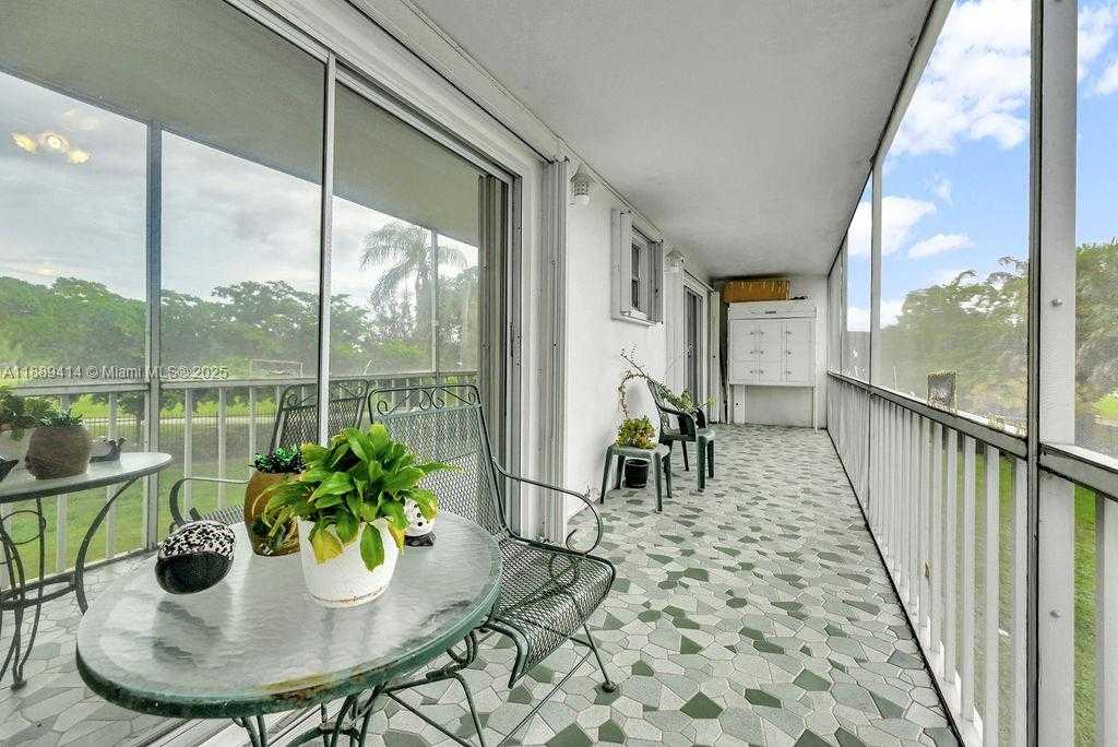 Small Image of 4800 HILLCREST LN #210, Hollywood Number 18