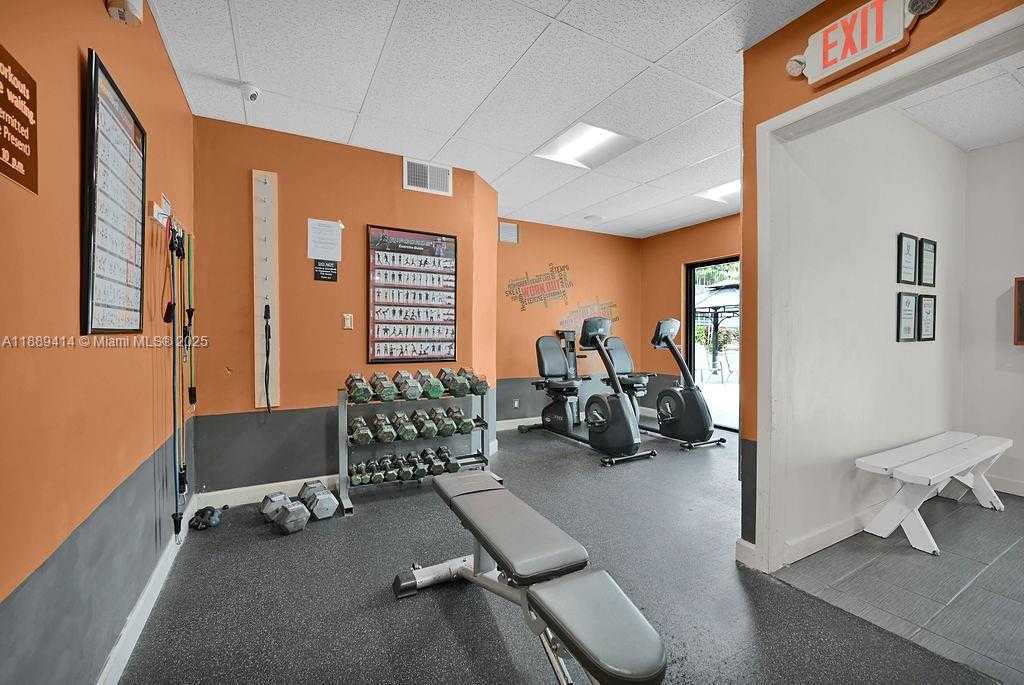 Small Image of 4800 HILLCREST LN #210, Hollywood Number 23