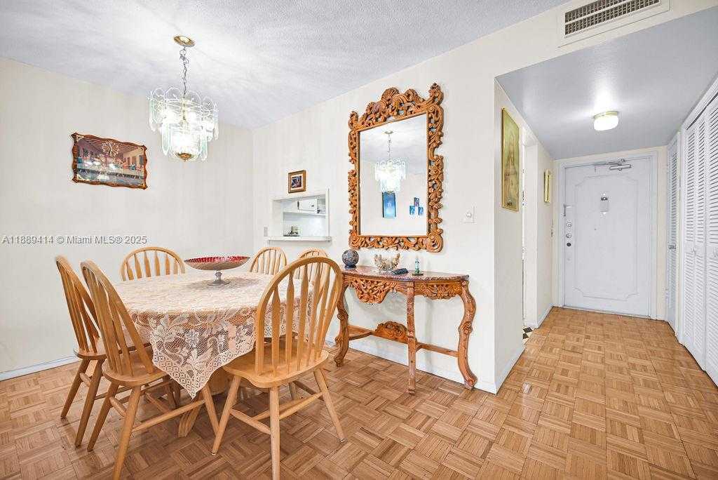 Small Image of 4800 HILLCREST LN #210, Hollywood Number 6