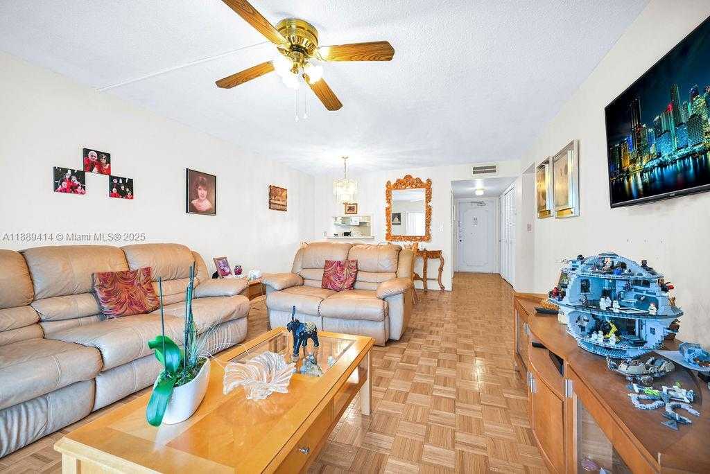 Small Image of 4800 HILLCREST LN #210, Hollywood Number 8