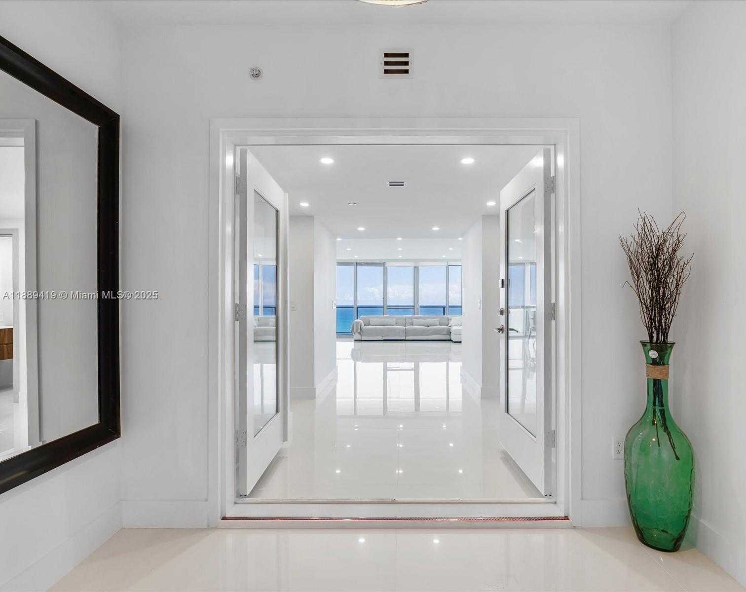 Small Image of 3101 SOUTH OCEAN DR #1608, Hollywood Number 2