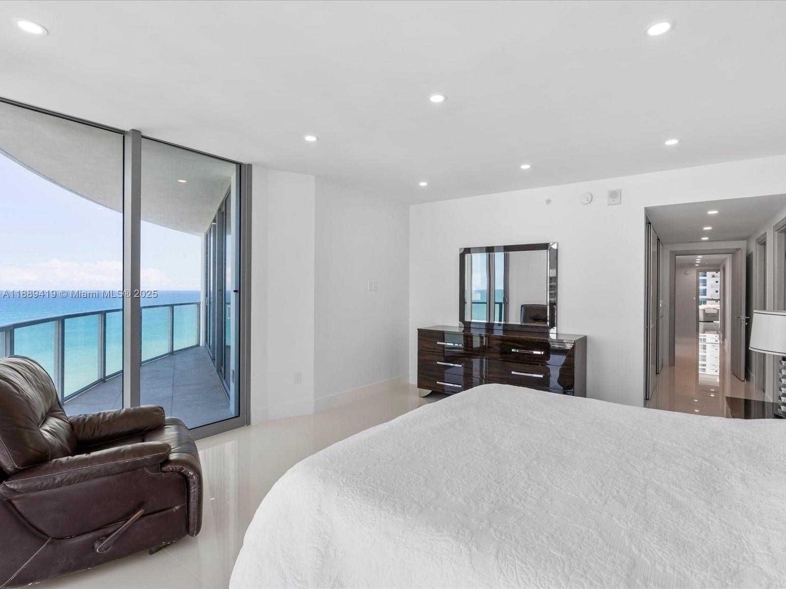Small Image of 3101 SOUTH OCEAN DR #1608, Hollywood Number 24