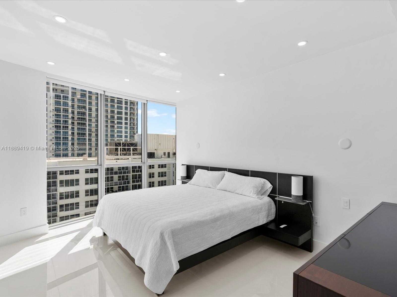 Small Image of 3101 SOUTH OCEAN DR #1608, Hollywood Number 31