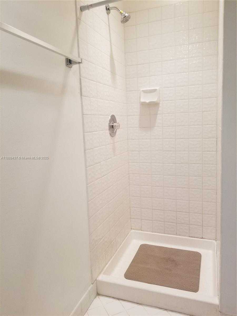Small Image of 17298 NORTH WEST 60TH CT, Hialeah Number 14
