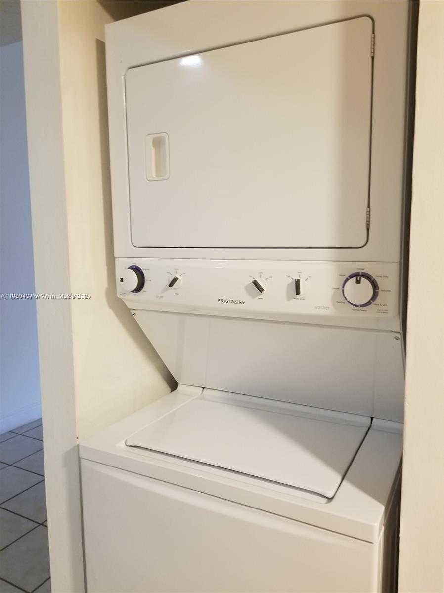 Small Image of 17298 NORTH WEST 60TH CT, Hialeah Number 15