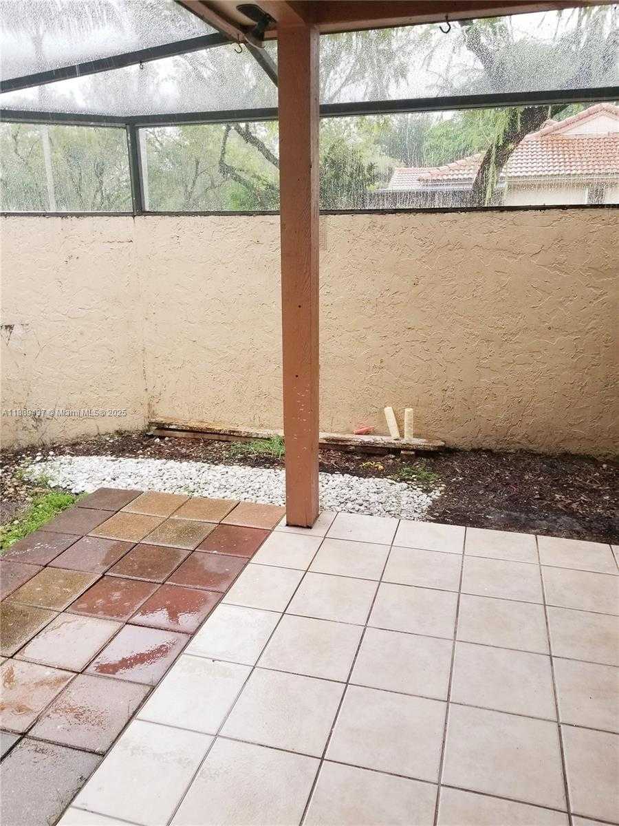 Small Image of 17298 NORTH WEST 60TH CT, Hialeah Number 19