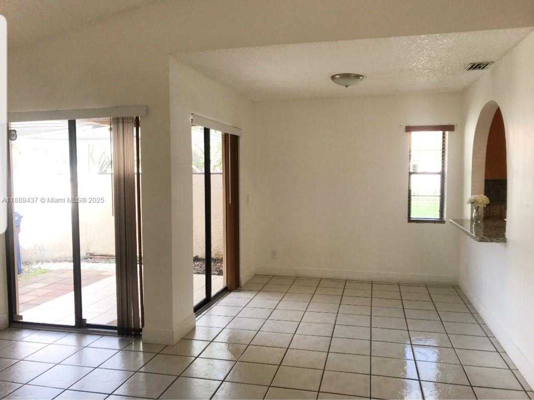 Small Image of 17298 NORTH WEST 60TH CT, Hialeah Number 3