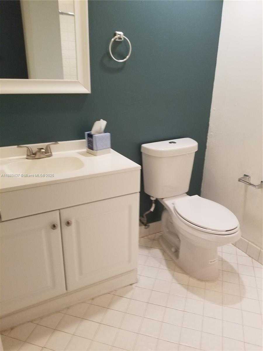 Small Image of 17298 NORTH WEST 60TH CT, Hialeah Number 5